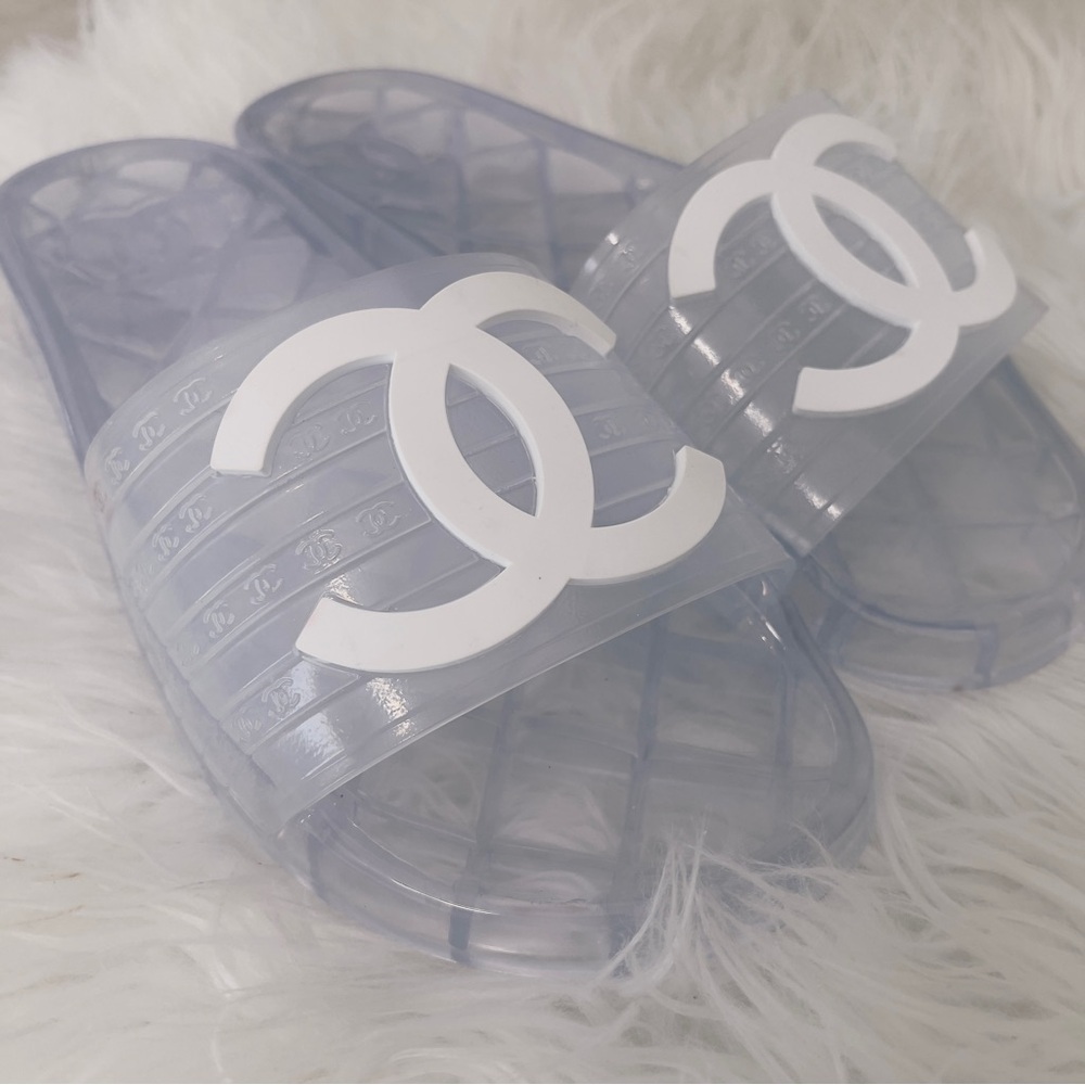 NWOB CHANEL Interlocking CC Clear Pool Slides